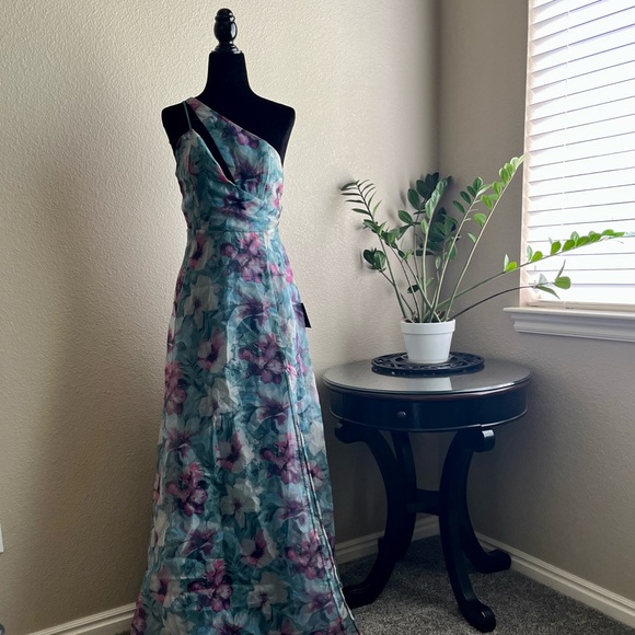 Lulus Dresses & Skirts - Lulus Garden of Glamour Dress